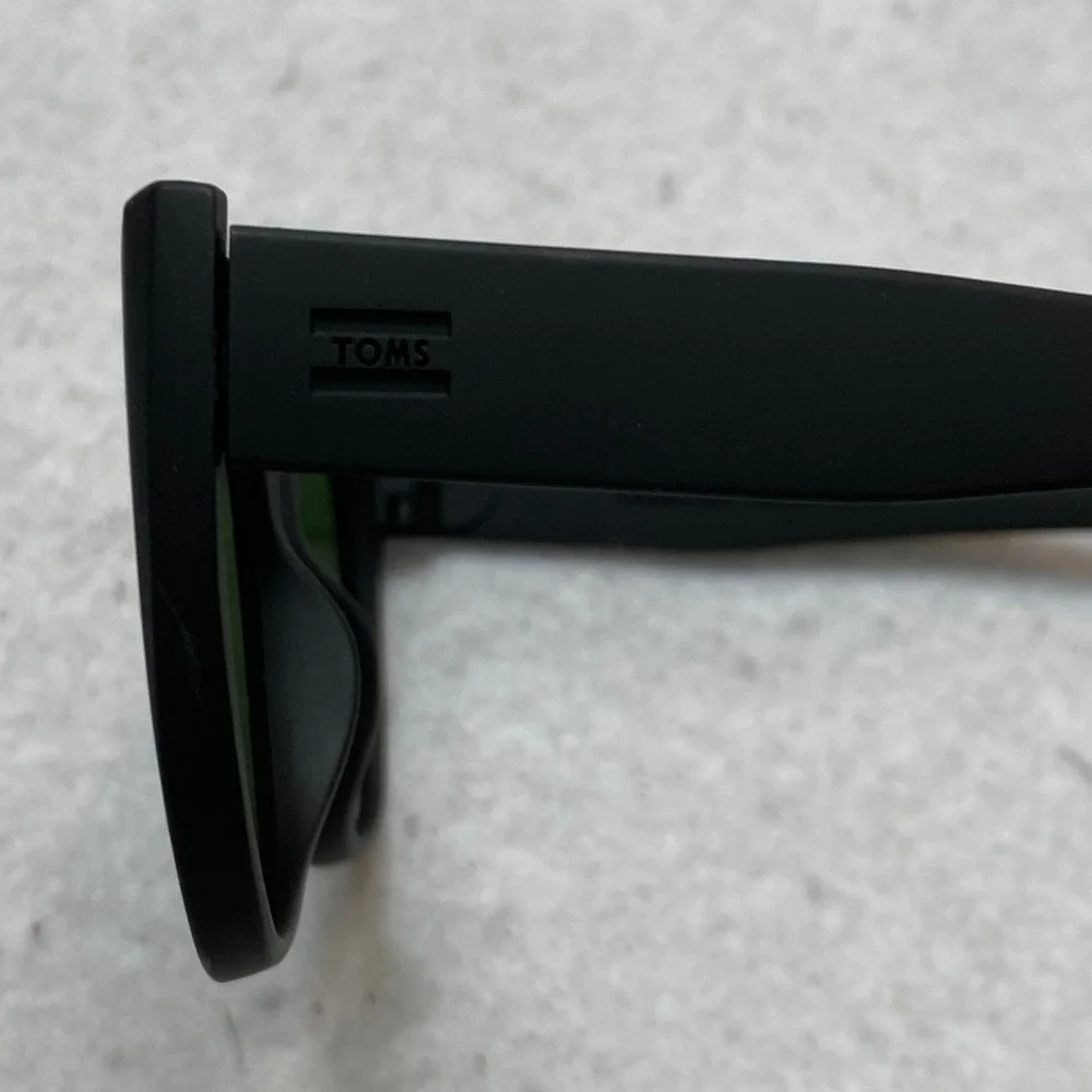 TOMS Sunglasses Womens OS Black Sydney Traveler Collection Cat Eye Green Lens